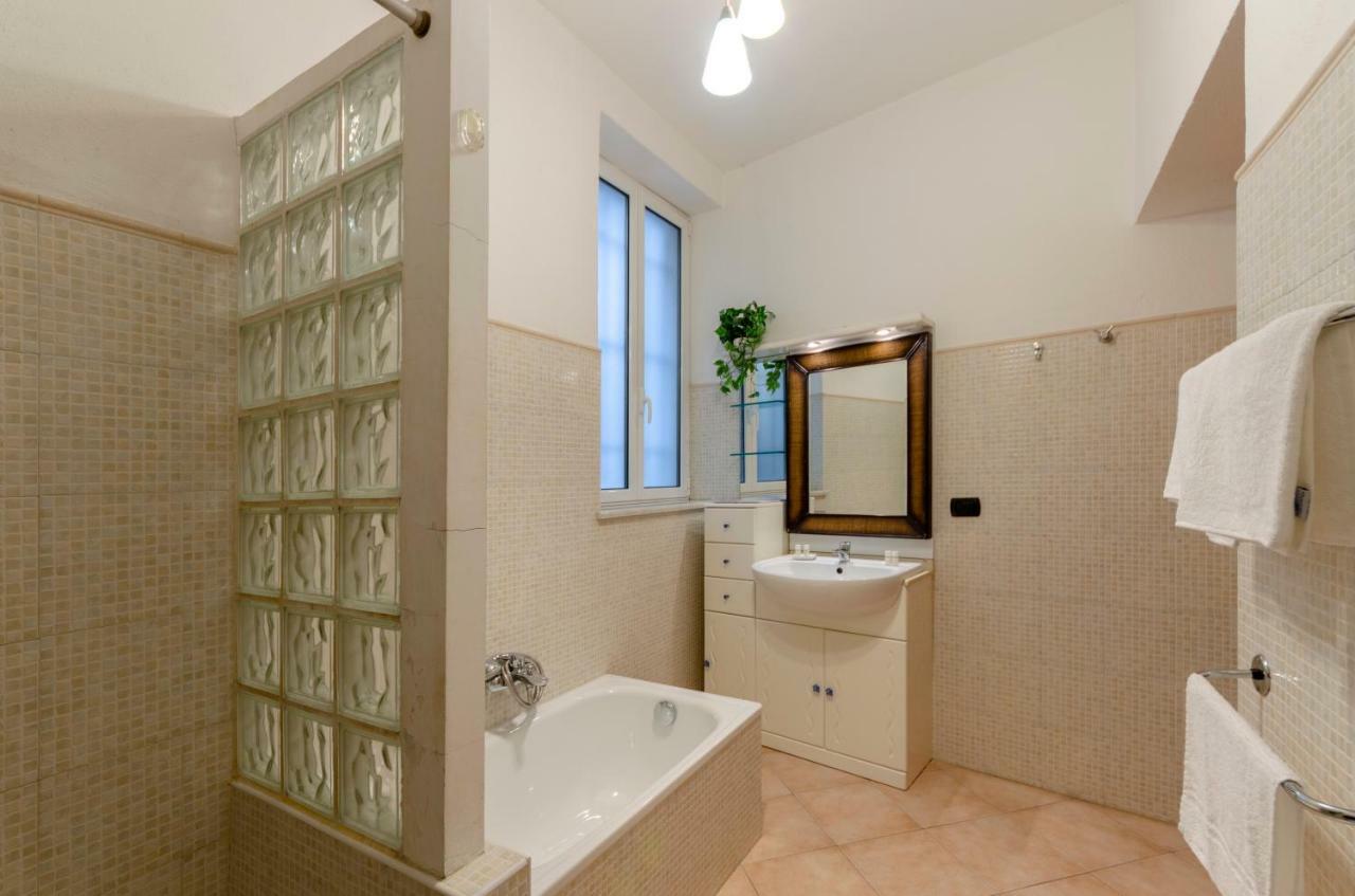 Joivy Warm Family Apt Near Porto Antico Lejlighed Genova Eksteriør billede